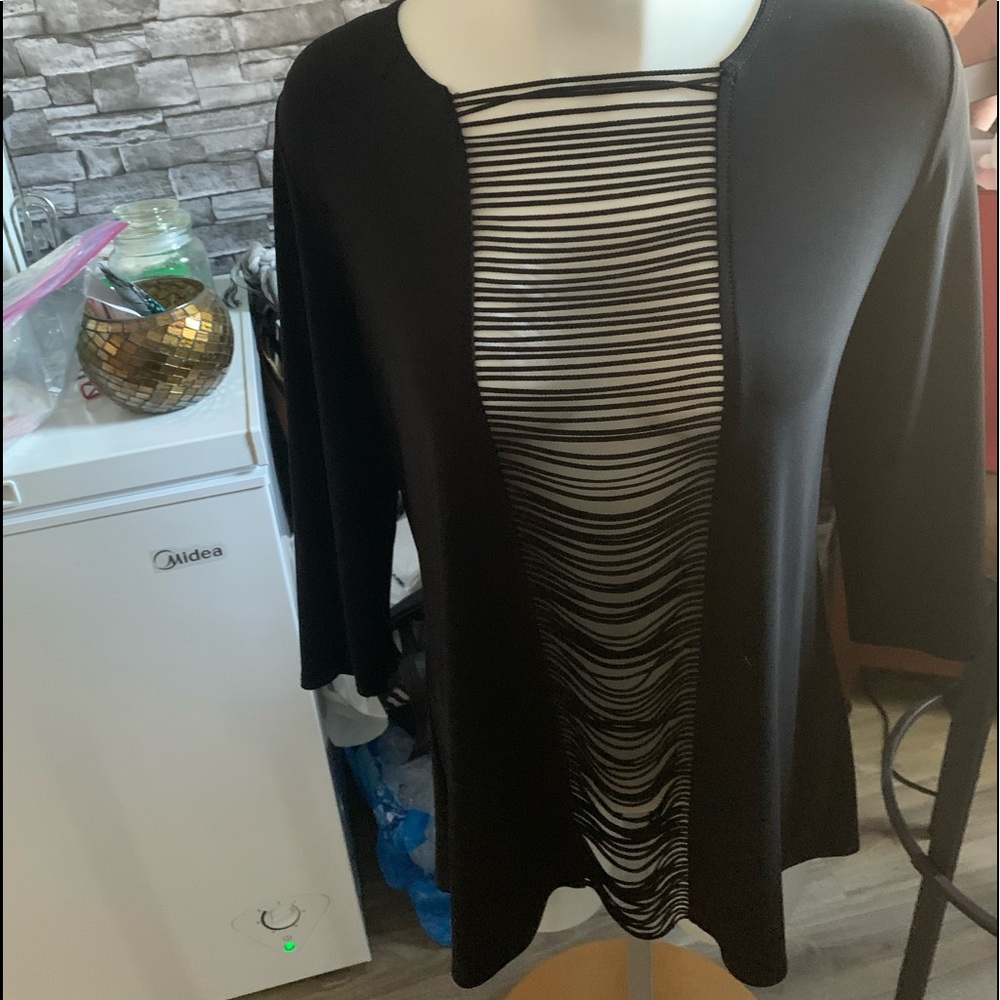 New without tags black slit tunic /top